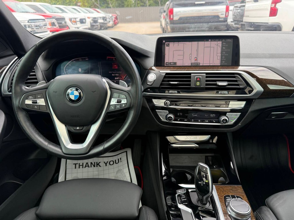 BMW X3 Vehicle Full-screen Gallery Image 21