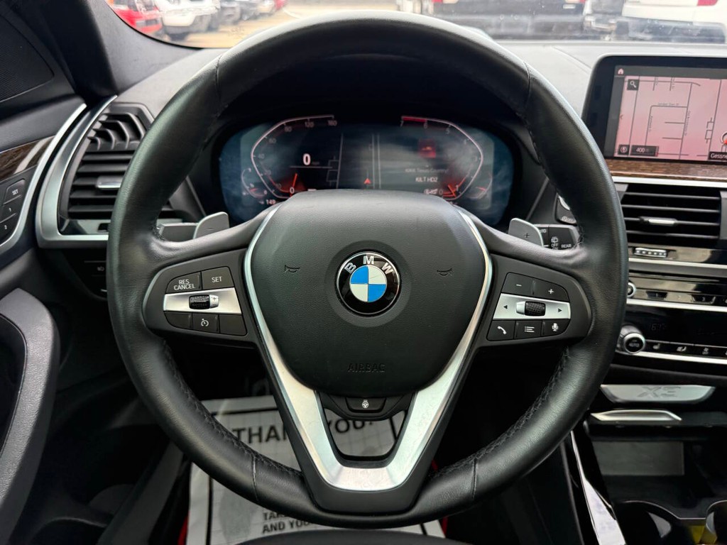 BMW X3 Vehicle Full-screen Gallery Image 23