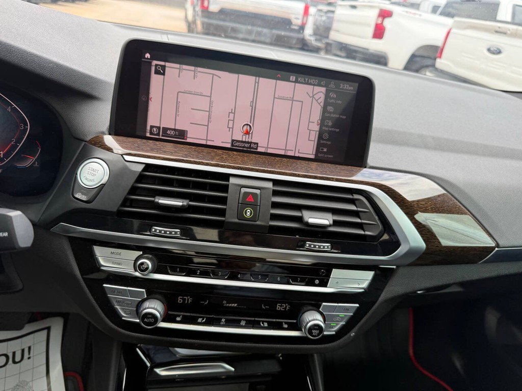 BMW X3 Vehicle Full-screen Gallery Image 24