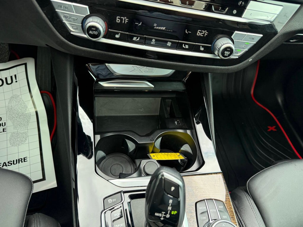 BMW X3 Vehicle Full-screen Gallery Image 28