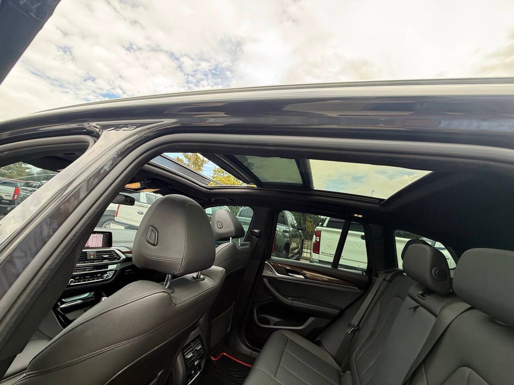 BMW X3 Vehicle Full-screen Gallery Image 32