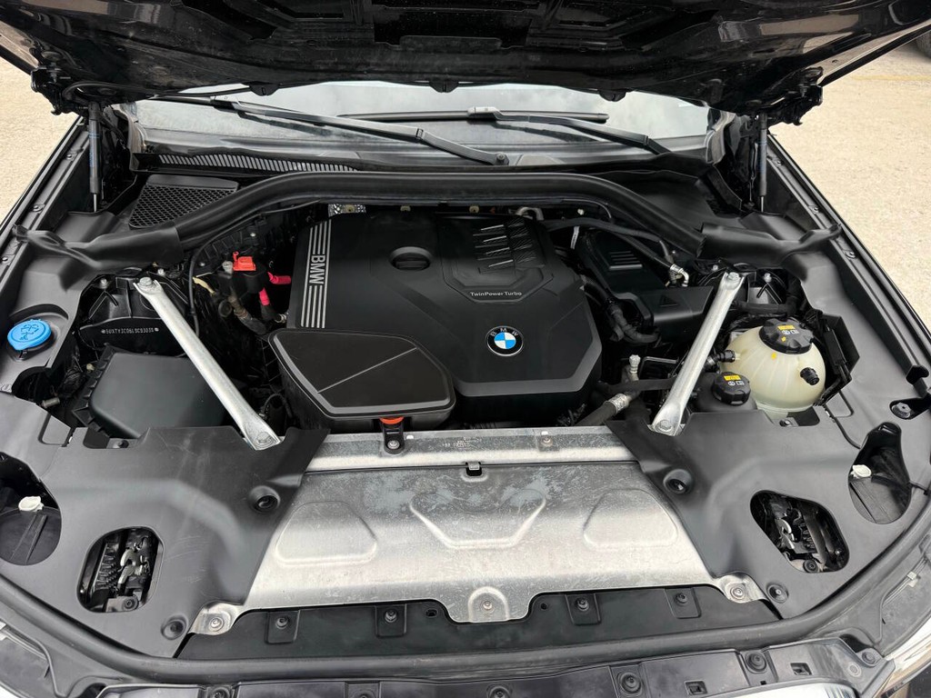 BMW X3 Vehicle Full-screen Gallery Image 36