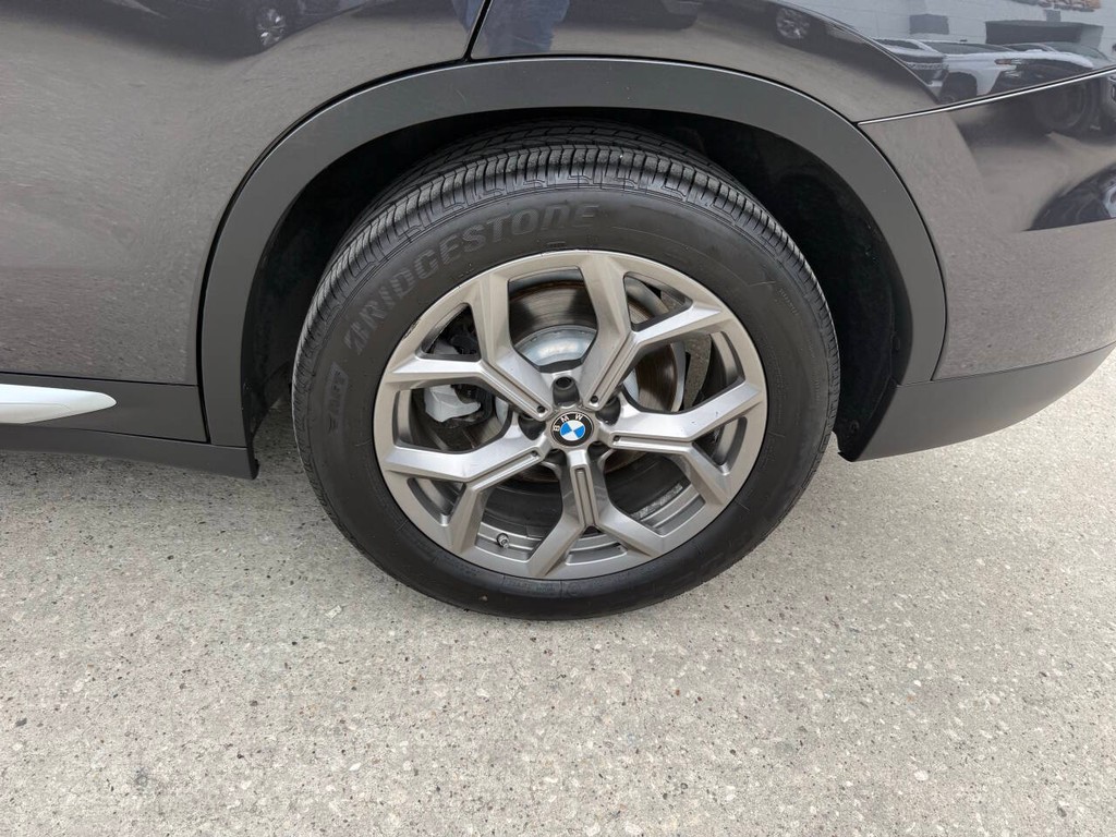 BMW X3 Vehicle Full-screen Gallery Image 37