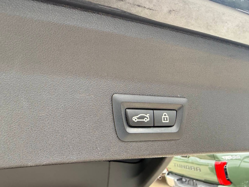 BMW X3 Vehicle Full-screen Gallery Image 39
