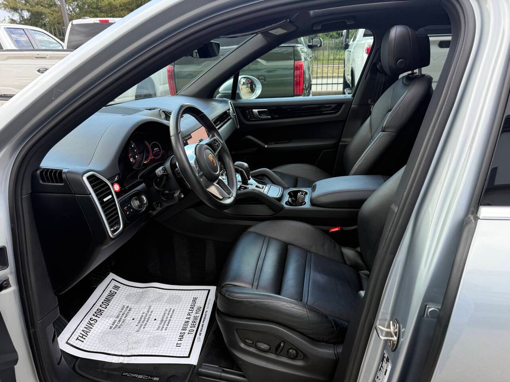 Porsche Cayenne Vehicle Full-screen Gallery Image 07