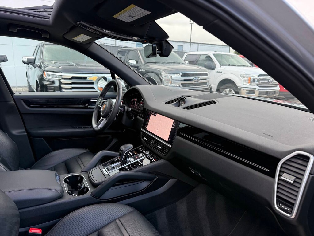 Porsche Cayenne Vehicle Full-screen Gallery Image 09
