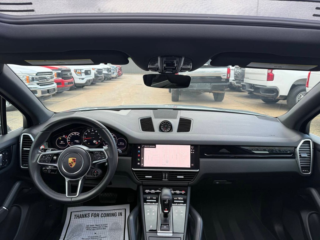 Porsche Cayenne Vehicle Full-screen Gallery Image 17