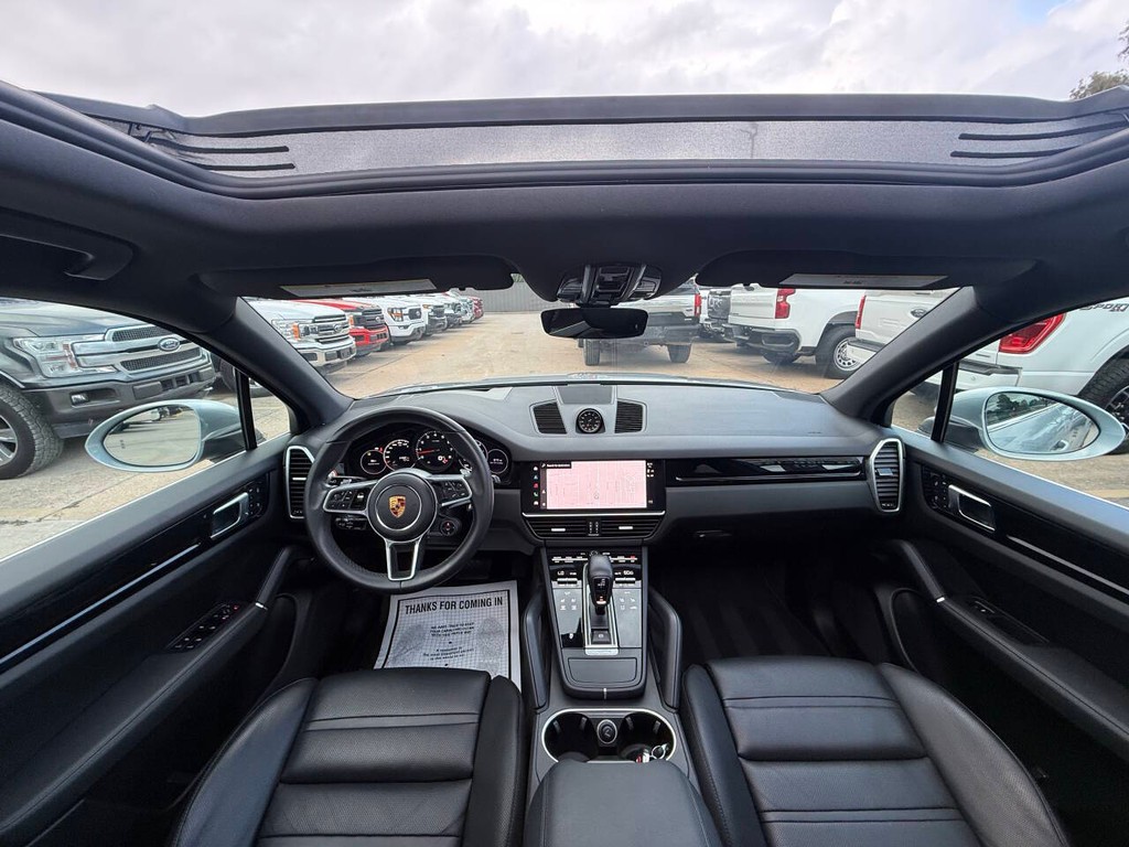 Porsche Cayenne Vehicle Full-screen Gallery Image 18