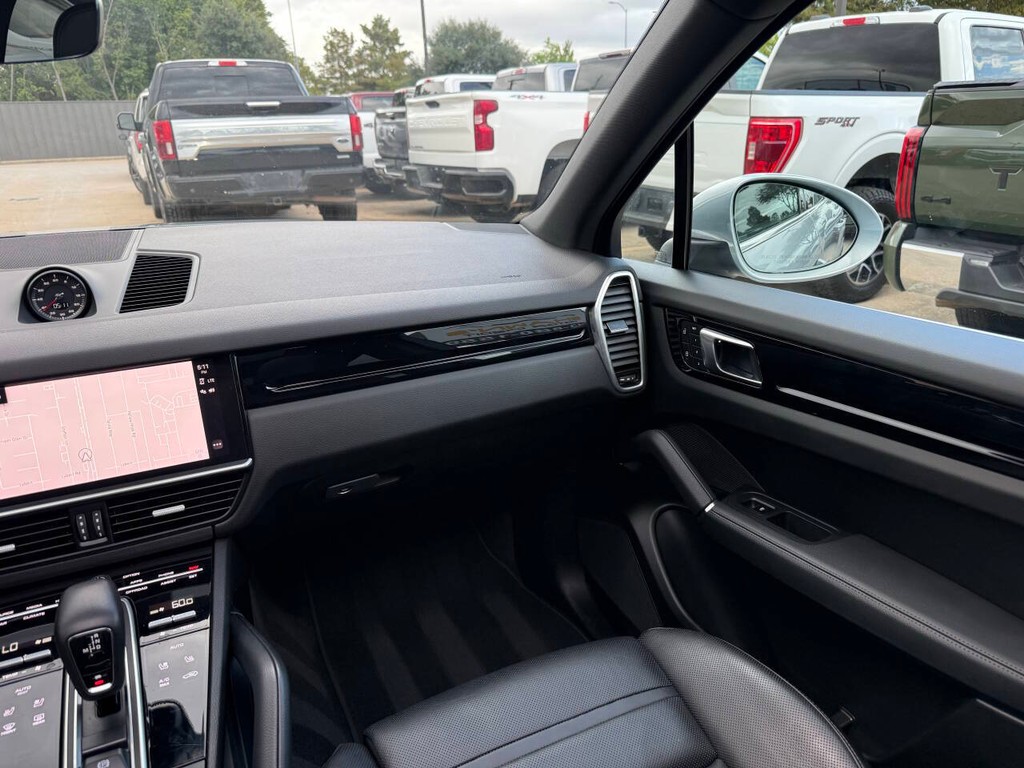 Porsche Cayenne Vehicle Full-screen Gallery Image 20