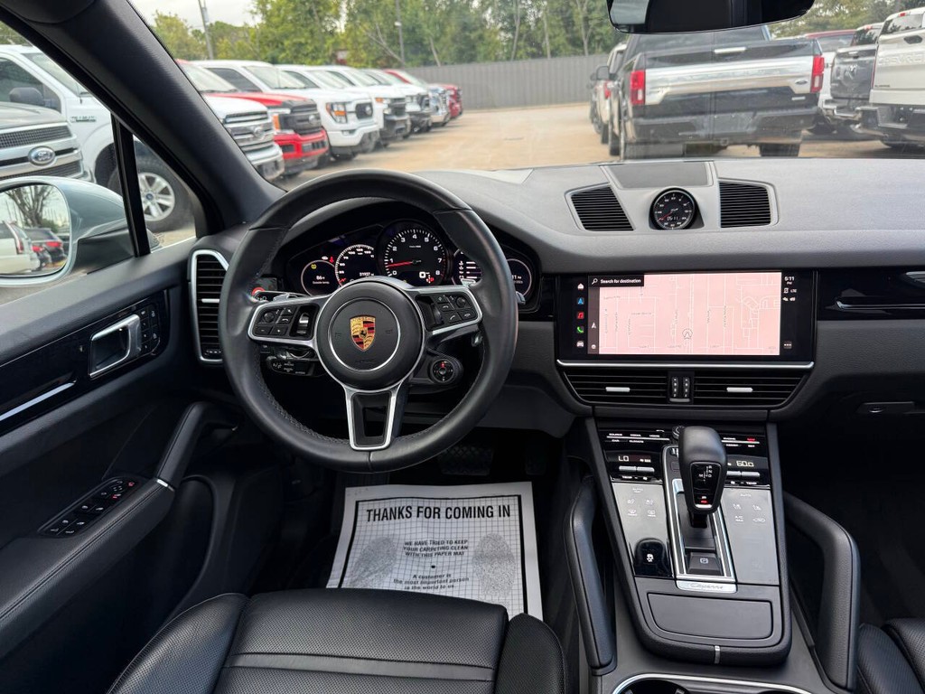 Porsche Cayenne Vehicle Full-screen Gallery Image 21