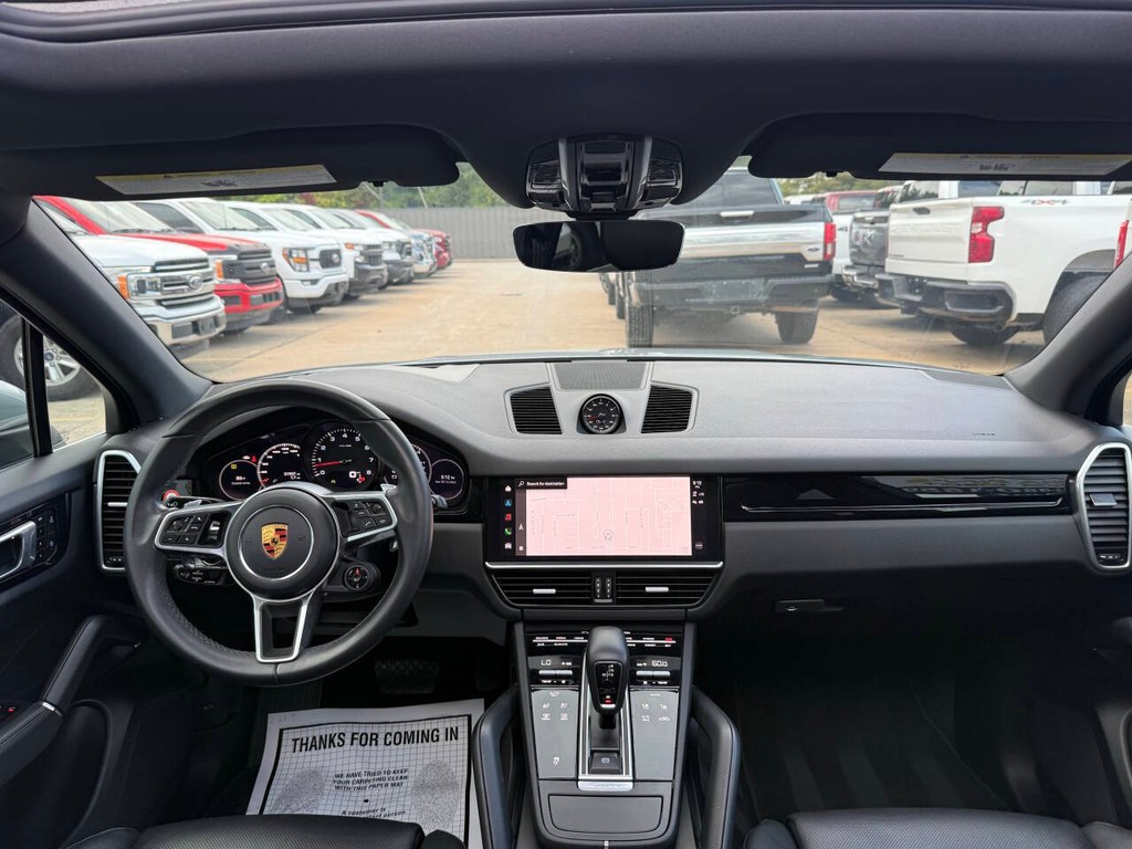 Porsche Cayenne Vehicle Full-screen Gallery Image 22