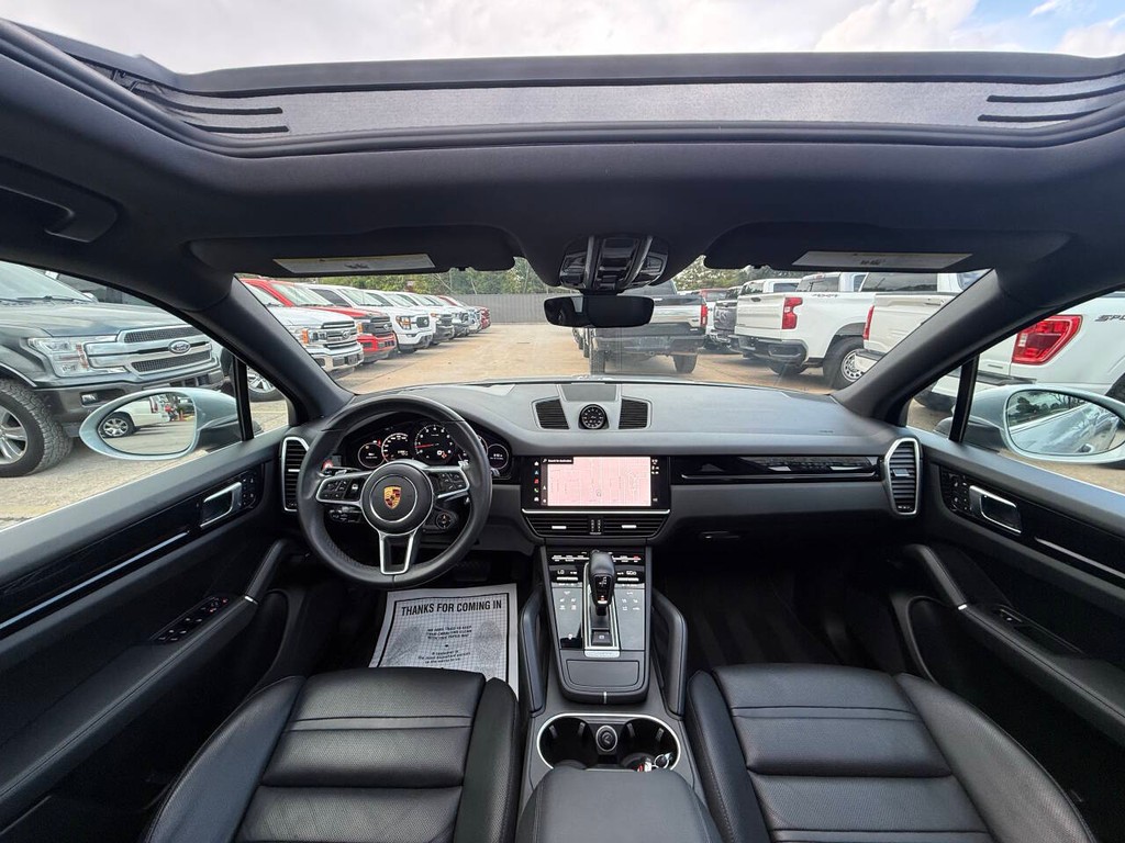 Porsche Cayenne Vehicle Full-screen Gallery Image 23