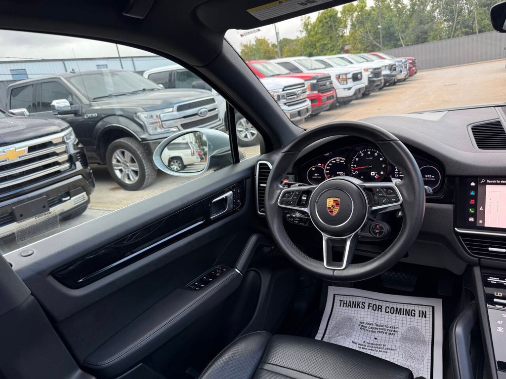 Porsche Cayenne Vehicle Full-screen Gallery Image 24