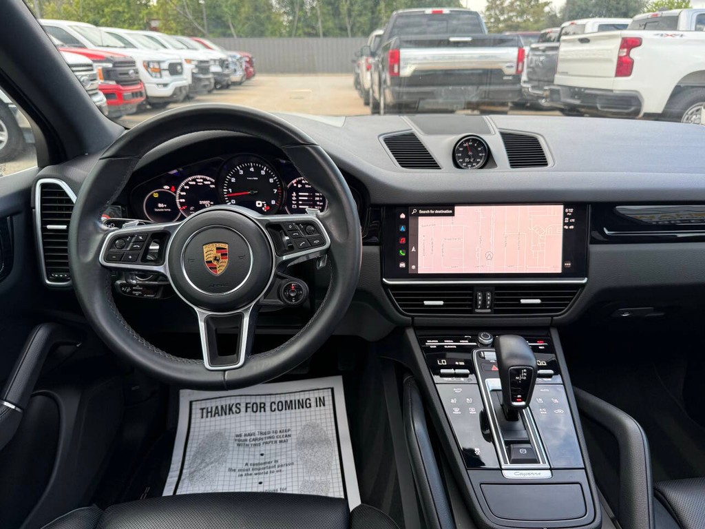 Porsche Cayenne Vehicle Full-screen Gallery Image 26
