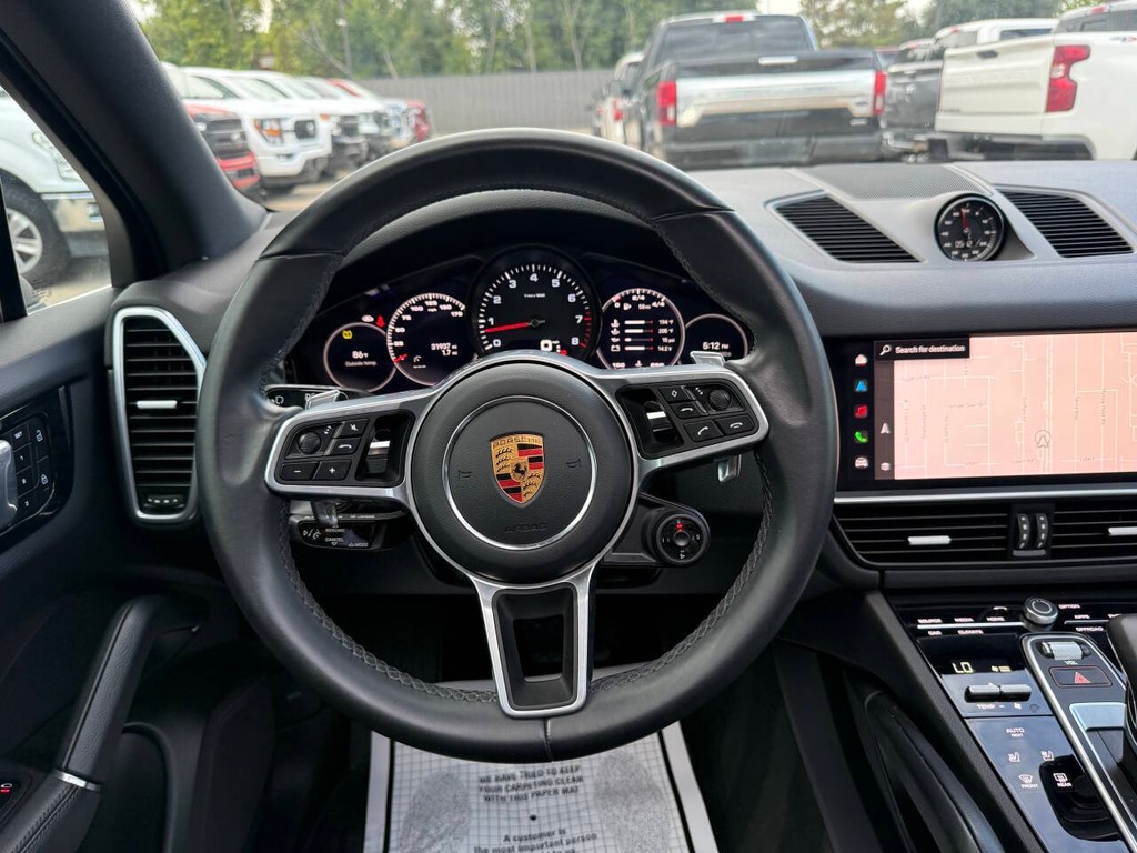 Porsche Cayenne Vehicle Full-screen Gallery Image 27