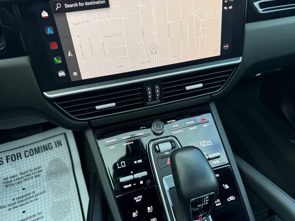 Porsche Cayenne Vehicle Full-screen Gallery Image 32
