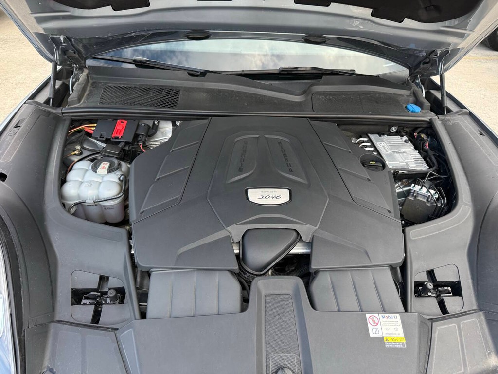 Porsche Cayenne Vehicle Full-screen Gallery Image 41