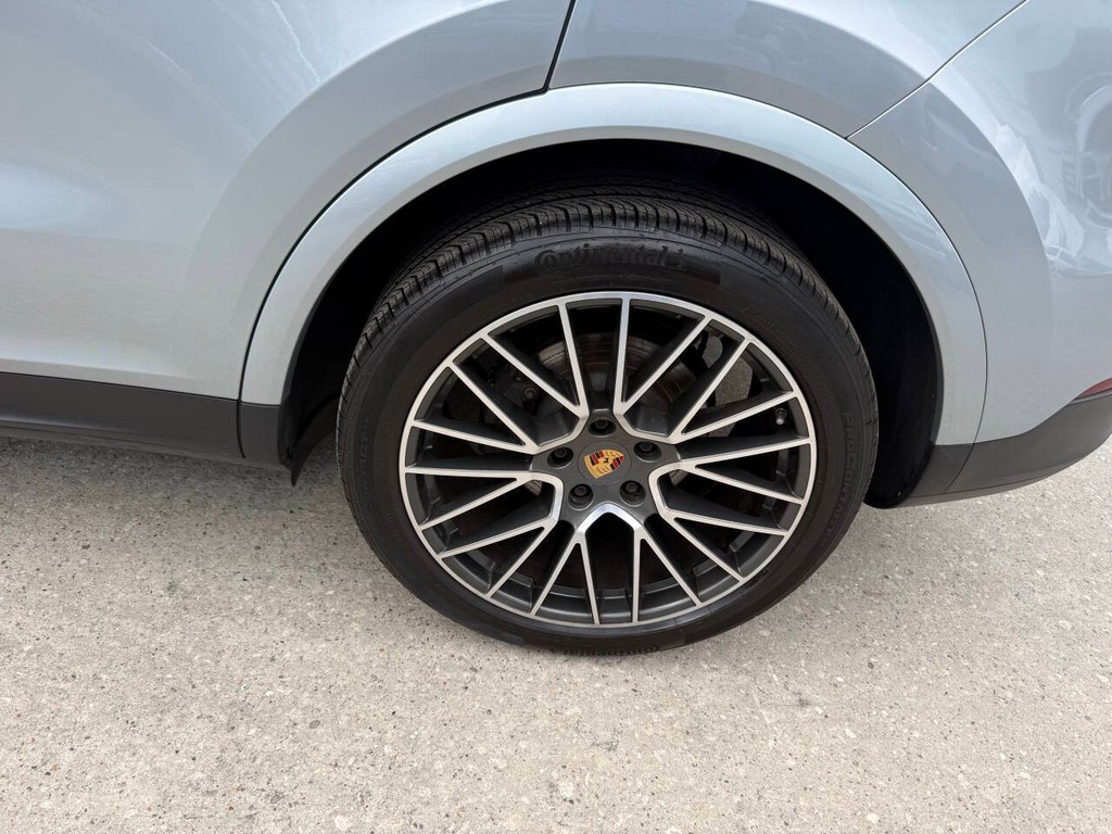 Porsche Cayenne Vehicle Full-screen Gallery Image 42