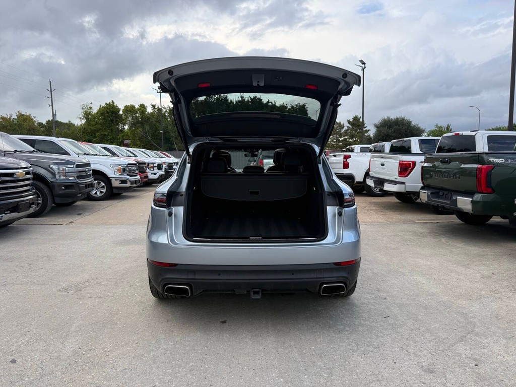 Porsche Cayenne Vehicle Full-screen Gallery Image 43
