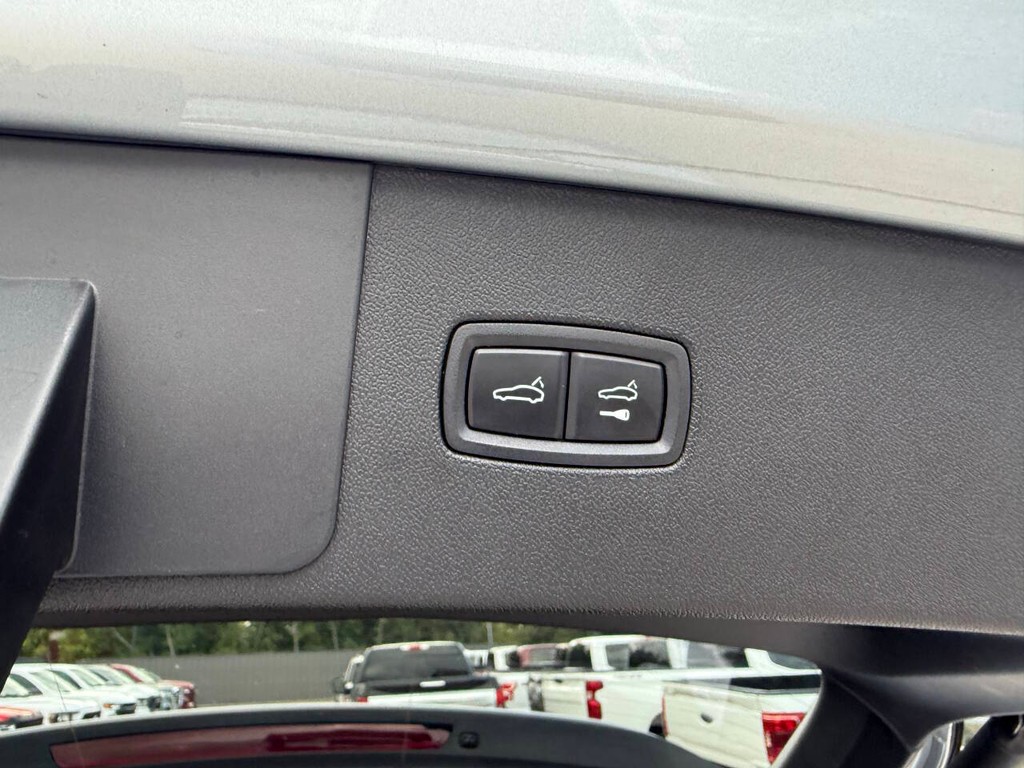 Porsche Cayenne Vehicle Full-screen Gallery Image 44