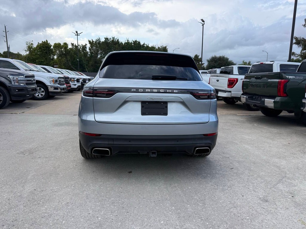 Porsche Cayenne Vehicle Full-screen Gallery Image 45