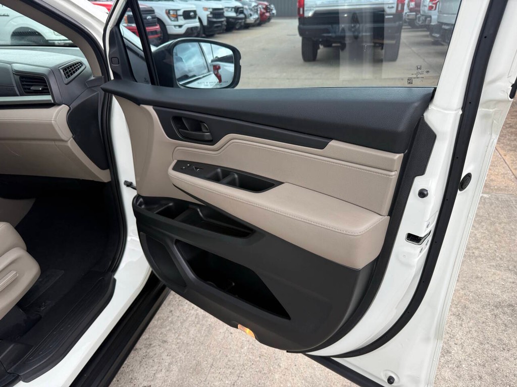 Honda Odyssey Vehicle Full-screen Gallery Image 11