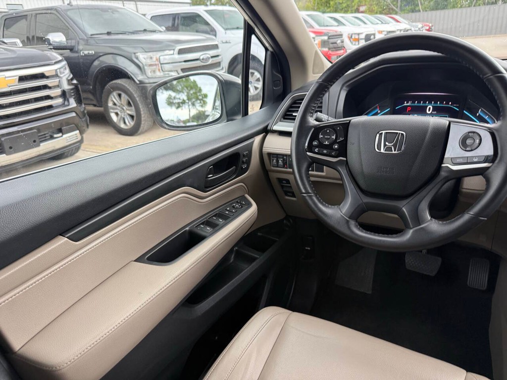 Honda Odyssey Vehicle Full-screen Gallery Image 19