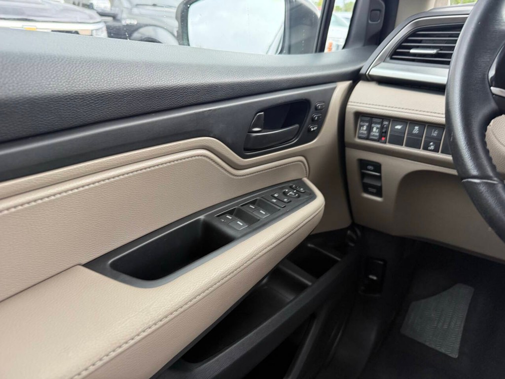 Honda Odyssey Vehicle Full-screen Gallery Image 34