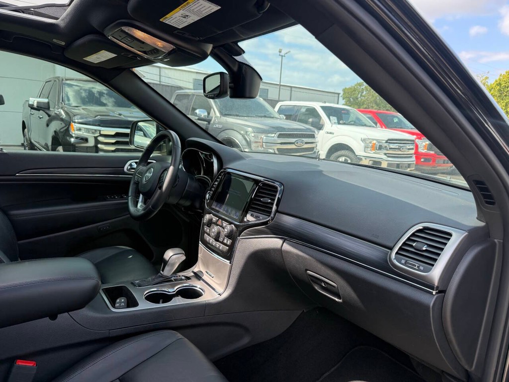 Jeep Grand Cherokee Vehicle Full-screen Gallery Image 09