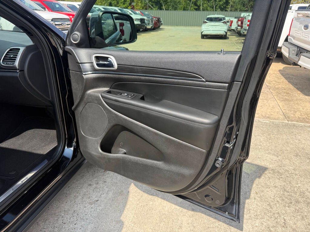 Jeep Grand Cherokee Vehicle Full-screen Gallery Image 11