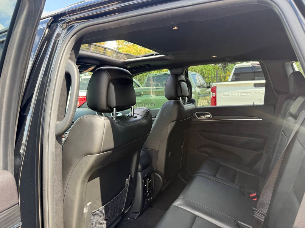 Jeep Grand Cherokee Vehicle Full-screen Gallery Image 12