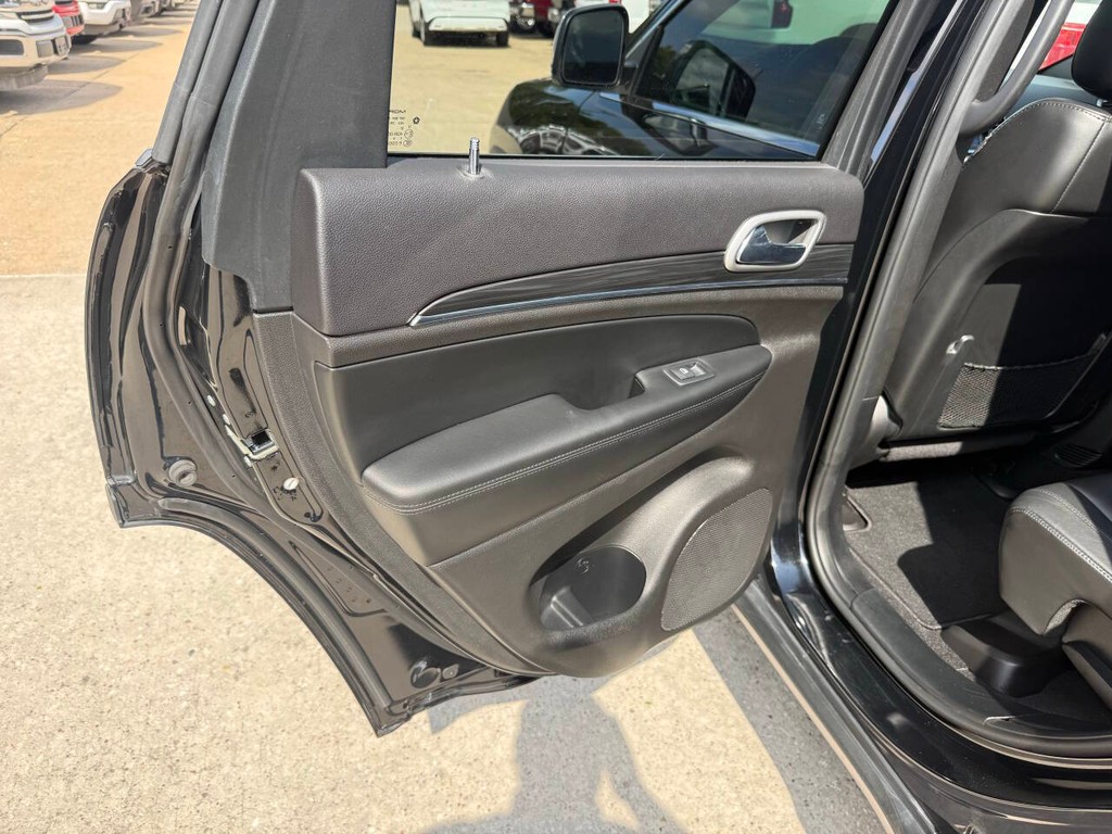 Jeep Grand Cherokee Vehicle Full-screen Gallery Image 14