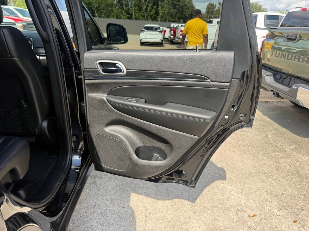 Jeep Grand Cherokee Vehicle Full-screen Gallery Image 16