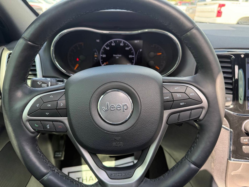 Jeep Grand Cherokee Vehicle Full-screen Gallery Image 24