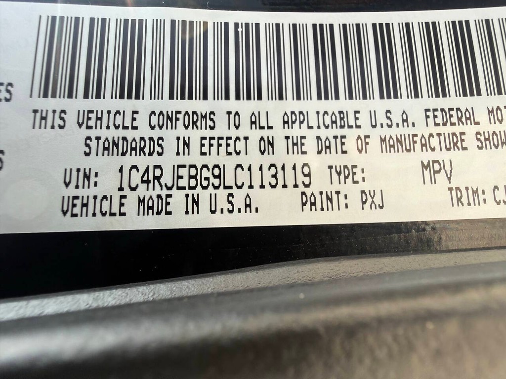 Jeep Grand Cherokee Vehicle Full-screen Gallery Image 35