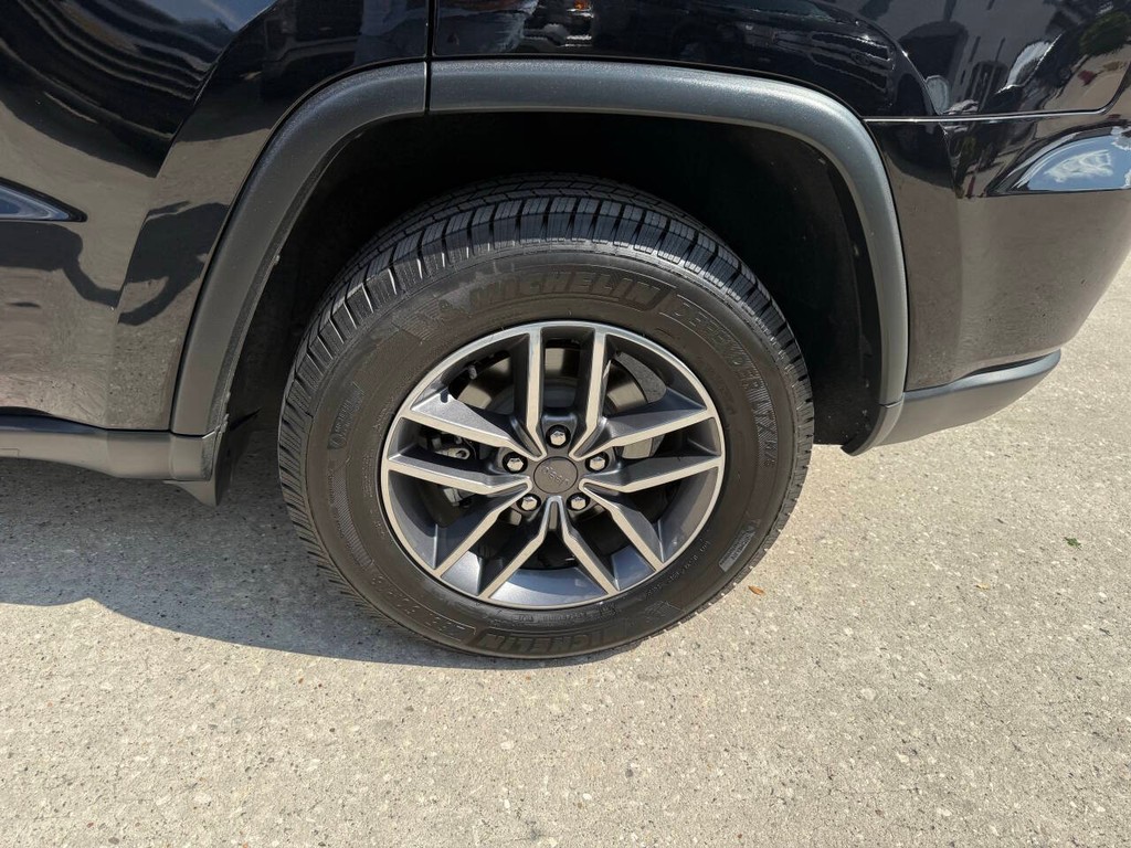 Jeep Grand Cherokee Vehicle Full-screen Gallery Image 37