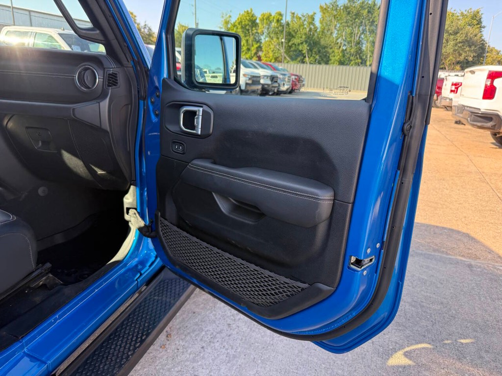 Jeep Wrangler 4xe Vehicle Full-screen Gallery Image 11