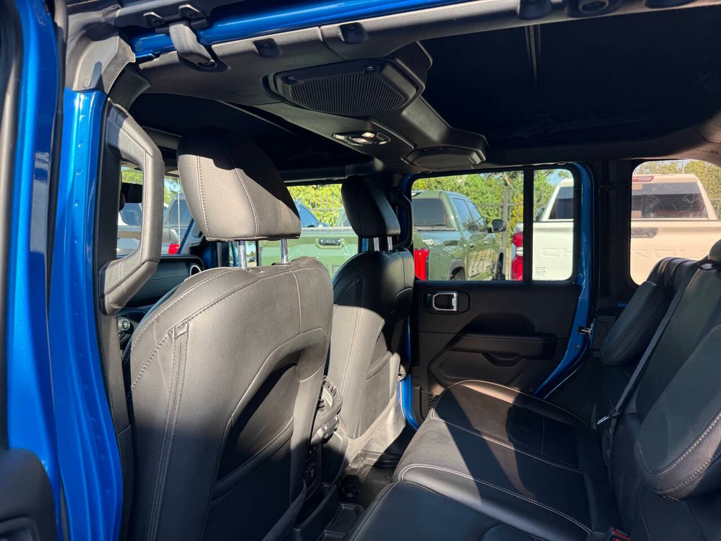Jeep Wrangler 4xe Vehicle Full-screen Gallery Image 12