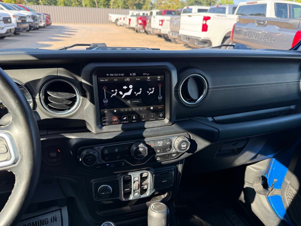 Jeep Wrangler 4xe Vehicle Full-screen Gallery Image 24