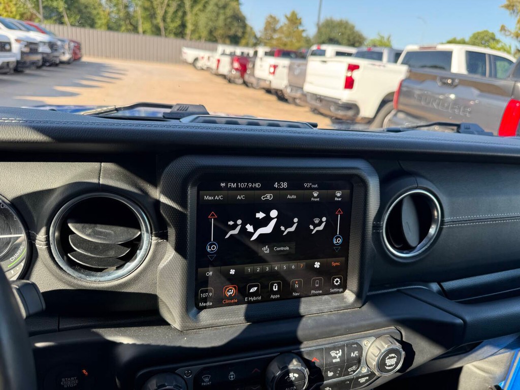 Jeep Wrangler 4xe Vehicle Full-screen Gallery Image 25