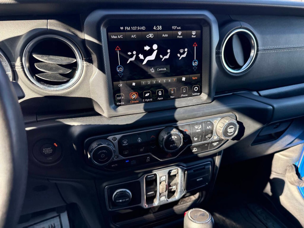Jeep Wrangler 4xe Vehicle Full-screen Gallery Image 26