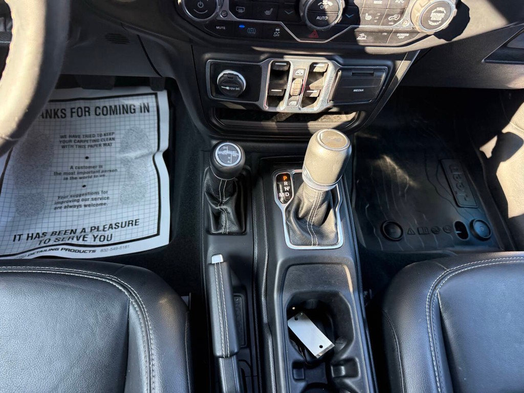 Jeep Wrangler 4xe Vehicle Full-screen Gallery Image 30