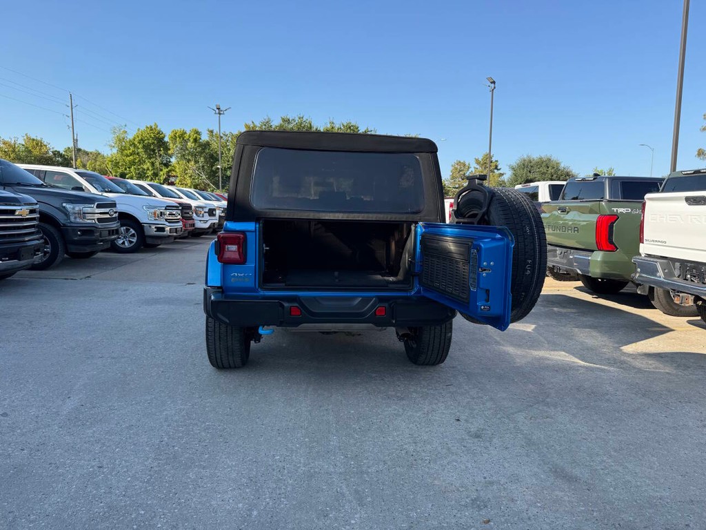 Jeep Wrangler 4xe Vehicle Full-screen Gallery Image 38