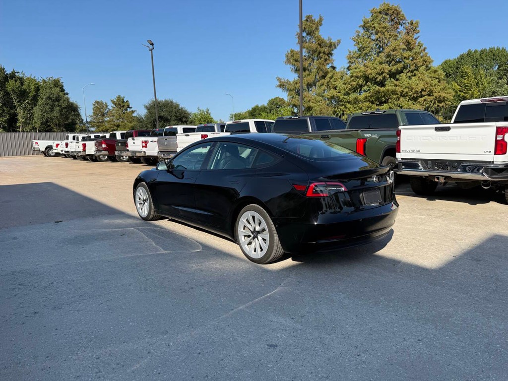 Tesla Model 3 Vehicle Full-screen Gallery Image 04