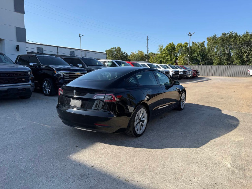 Tesla Model 3 Vehicle Full-screen Gallery Image 05