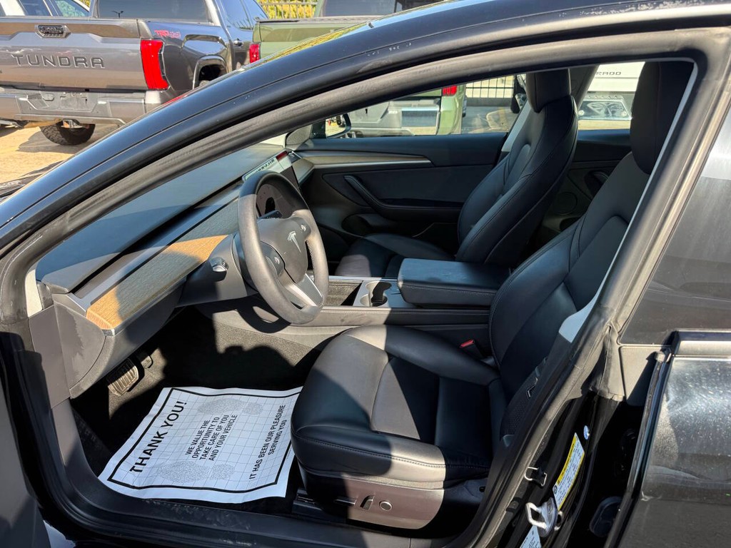Tesla Model 3 Vehicle Full-screen Gallery Image 07