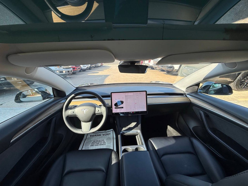 Tesla Model 3 Vehicle Full-screen Gallery Image 18