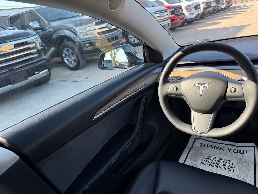 Tesla Model 3 Vehicle Full-screen Gallery Image 19