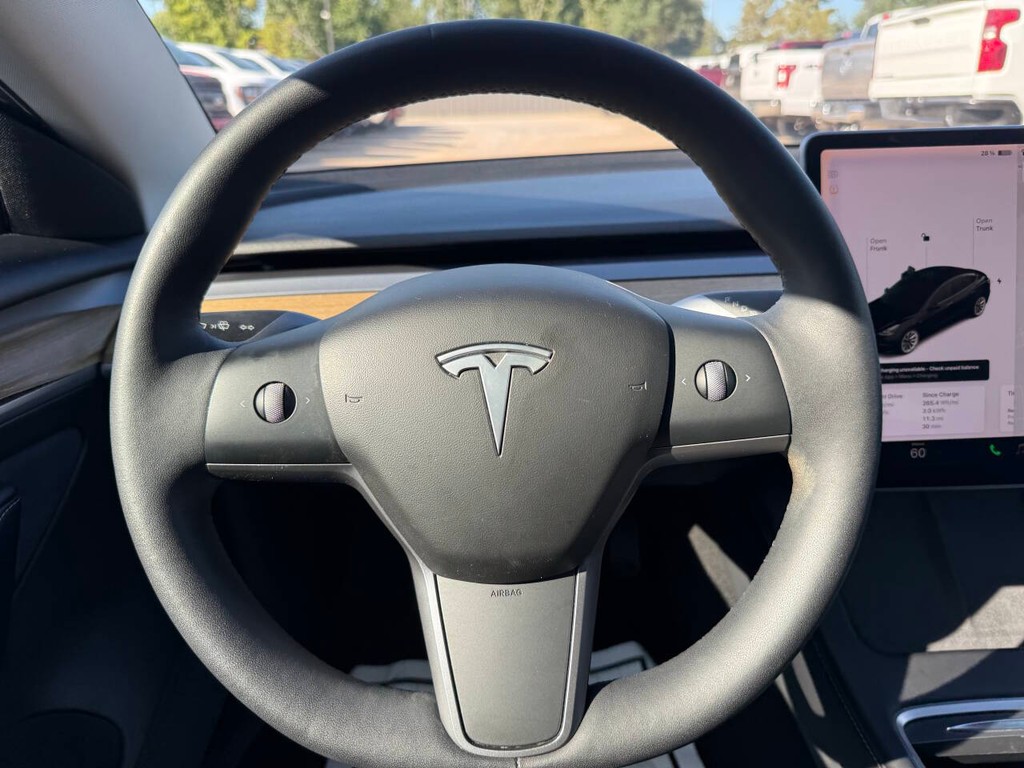 Tesla Model 3 Vehicle Full-screen Gallery Image 23