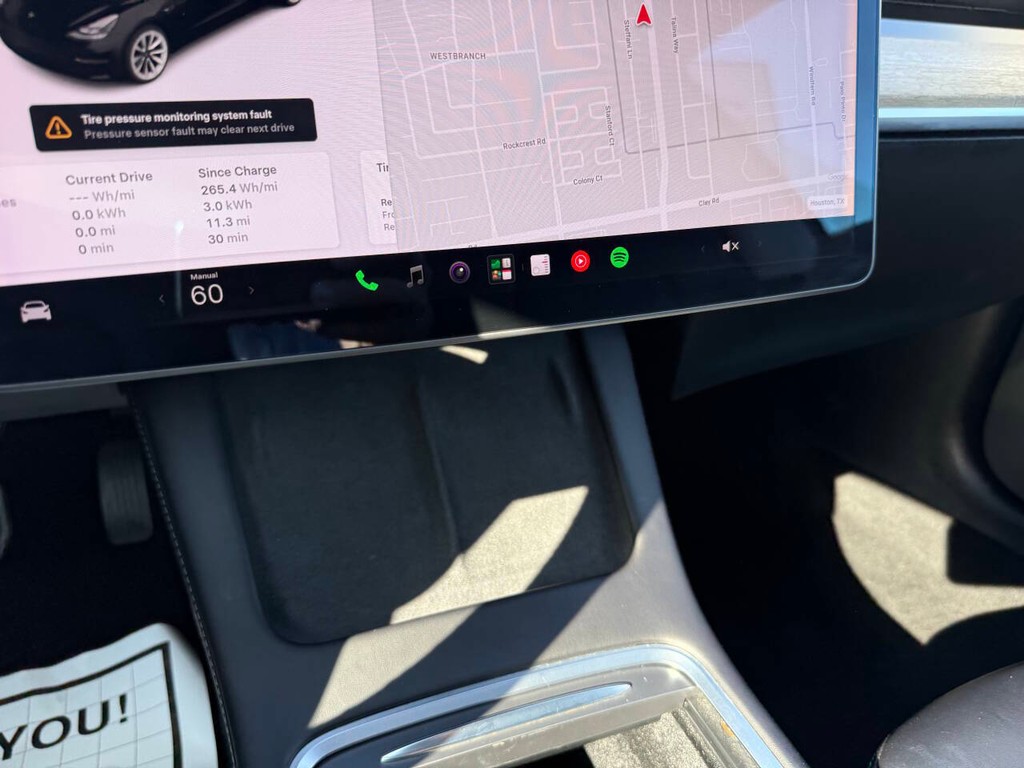 Tesla Model 3 Vehicle Full-screen Gallery Image 24